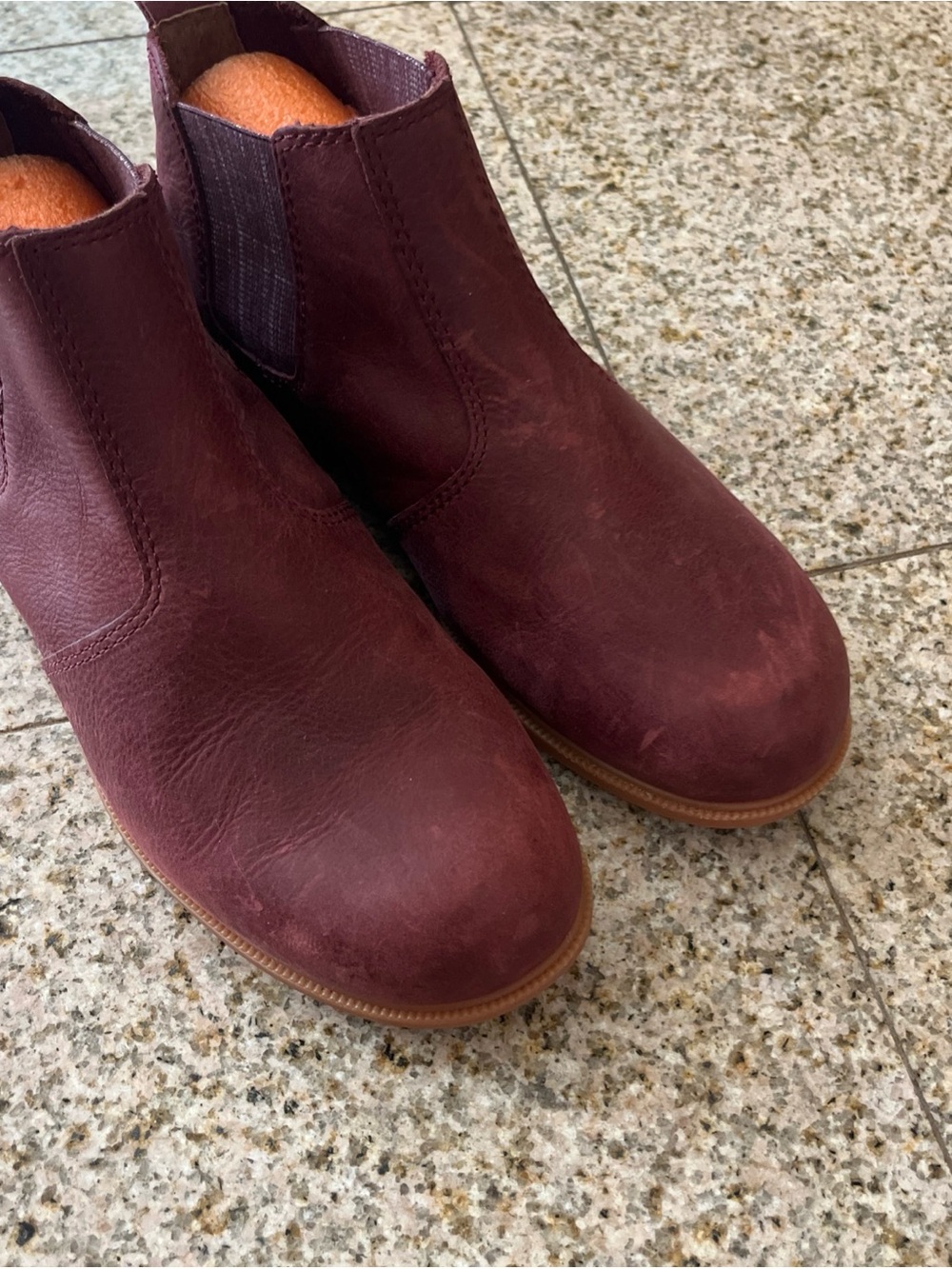 Kodiak Women's Chelsea Ankle Boots in Burgundy